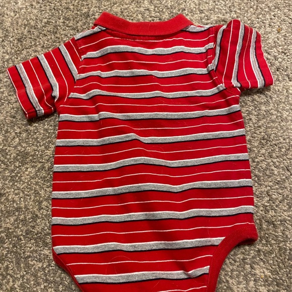 Boys Short Sleeve Collared Onesie. 12 months. - Picture 2 of 3